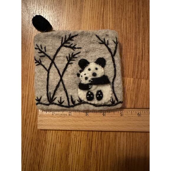 Hand-Felted Fair Trade Coin Purse Panda 100% Wool Hand Made Nepal - Picture 4 of 5